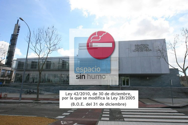 La Consejería de Sanidad da la razón a Ganemos Tres Cantos y prohíbe fumar en la biblioteca Lope de Vega